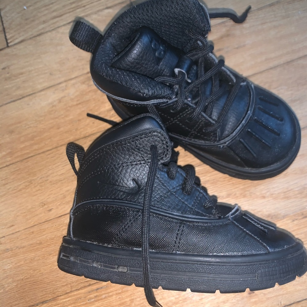 Black Nike ACG boots size 6c